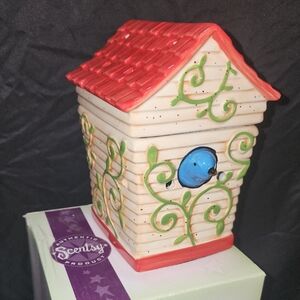 Scentsy Birdhouse Warmer with Red Roof and Green Vines